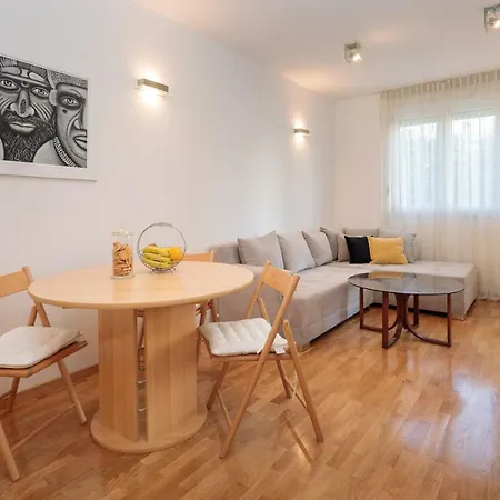 Beachfront Apartman *